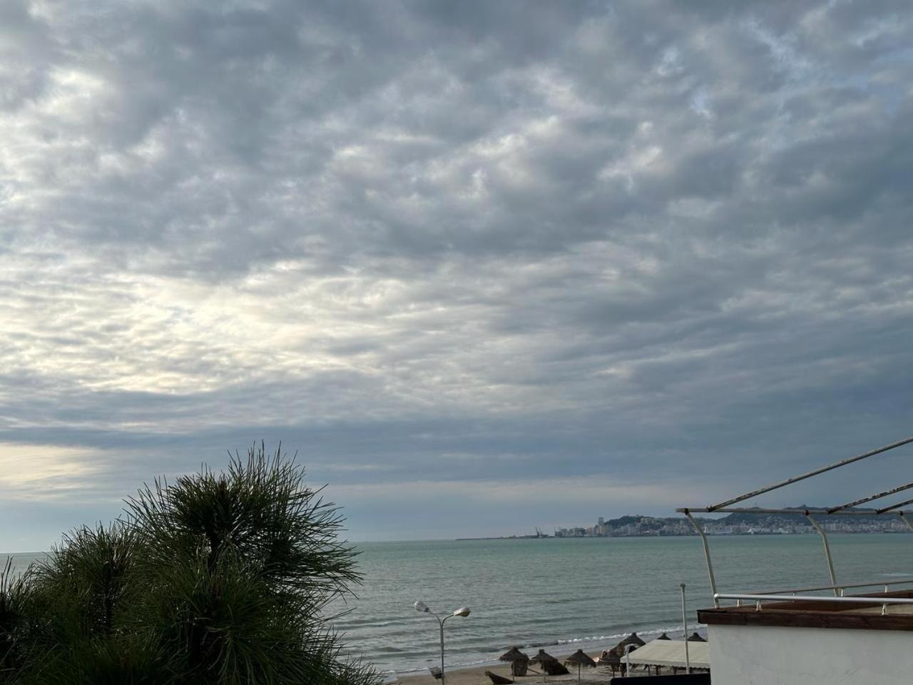 Sunset Sea View - Beachfront Balcony - Ac - Wifi Δυρράχιο Εξωτερικό φωτογραφία